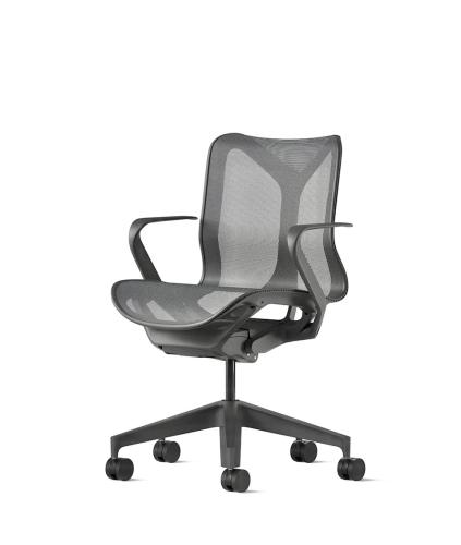 Кресло Herman Miller Cosm, низкая спинка, цвет Carbon, нерегулируемые подлокотники