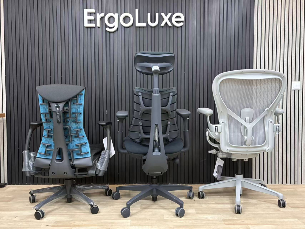 Примерка Herman Miller Embody Aeron и LiberNovo Omni в шоуруме