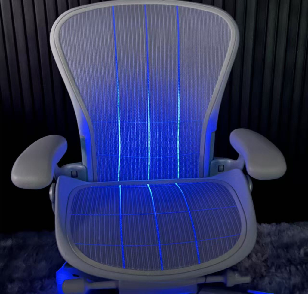 Проверка сетки Herman Miller Aeron ультрафиолетовым фонариком